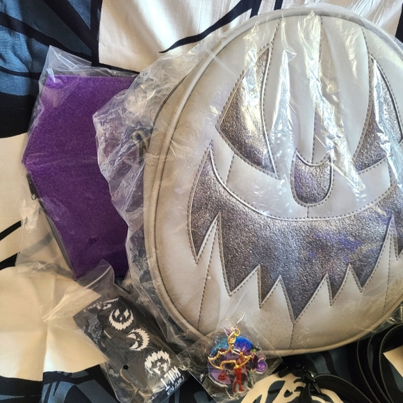 🩶☠️ NWOT Love, Pain, and Stitches Bundle☠️🩶 - Picture 2 of 11